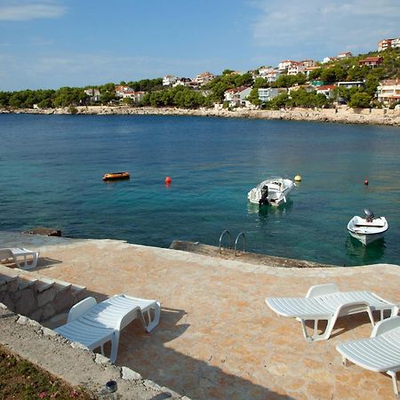 Apartments By The Sea Bilo, Primosten - 4191 Экстерьер фото