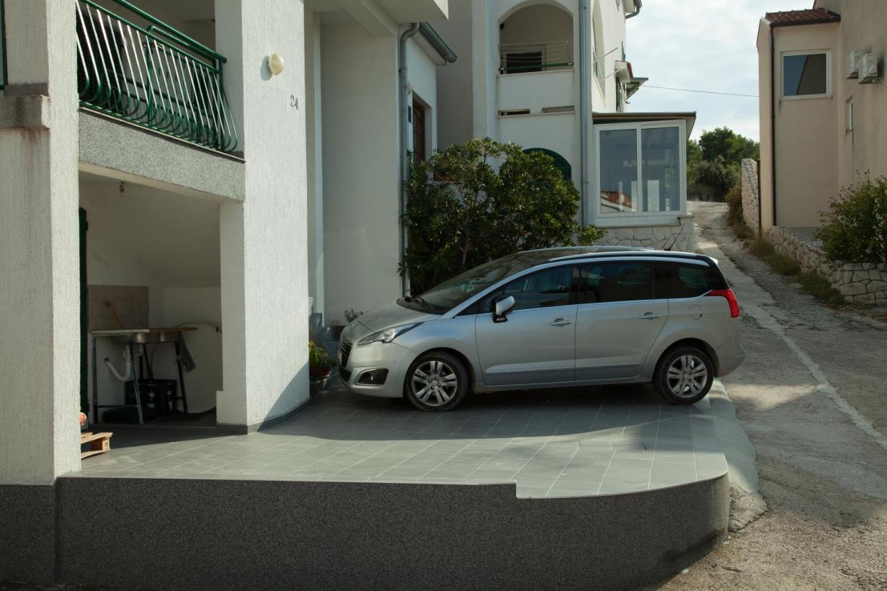 Apartments By The Sea Bilo, Primosten - 4191 Экстерьер фото