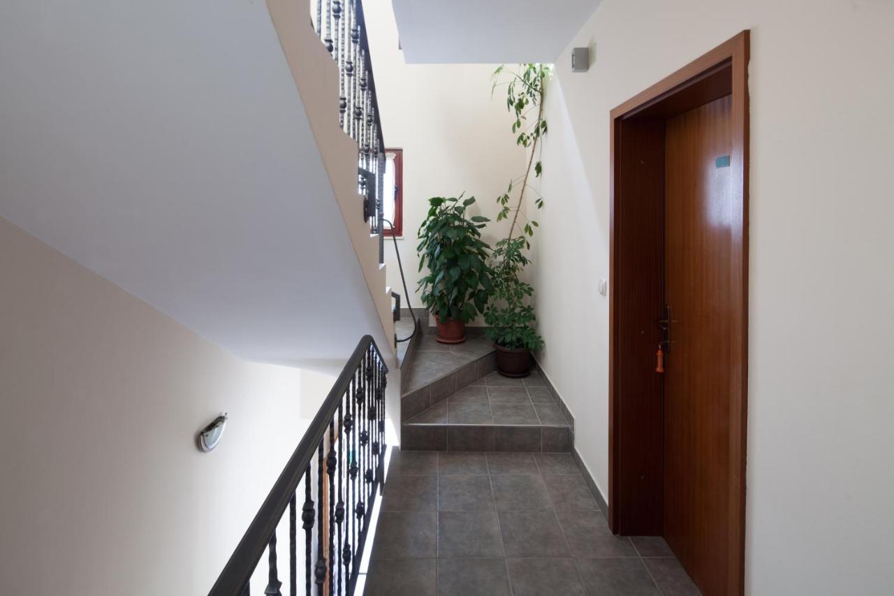 Apartments By The Sea Bilo, Primosten - 4191 Экстерьер фото
