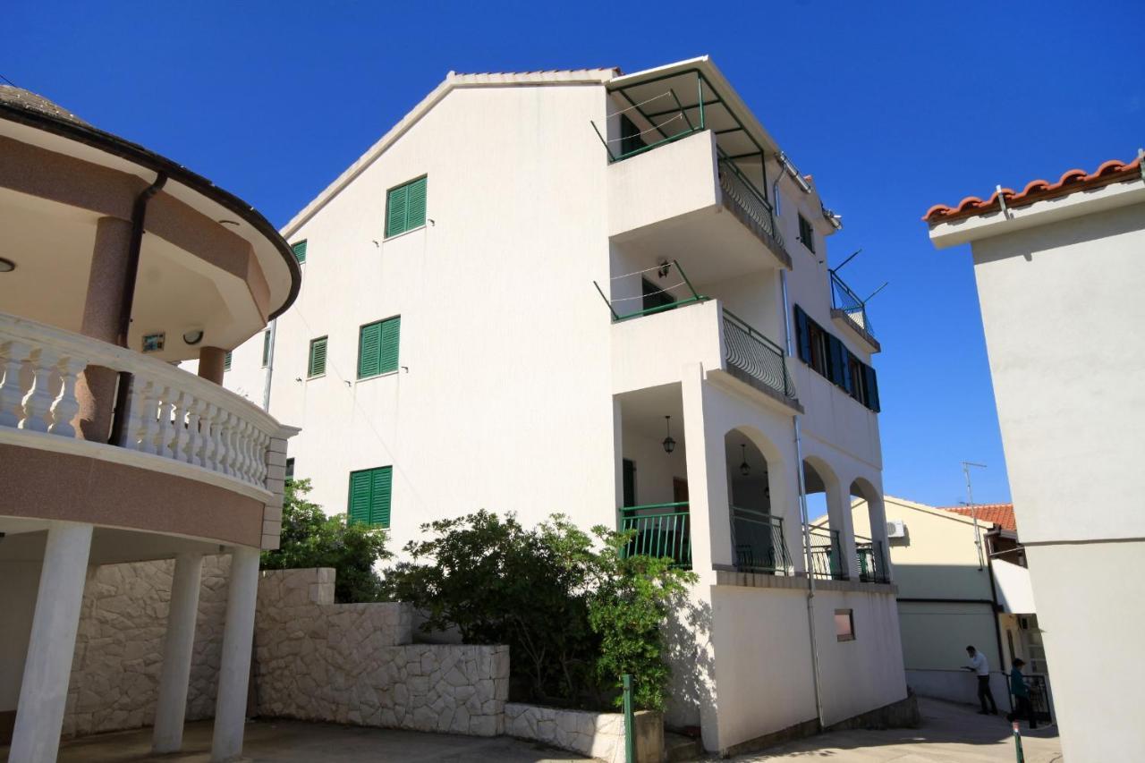 Apartments By The Sea Bilo, Primosten - 4191 Экстерьер фото