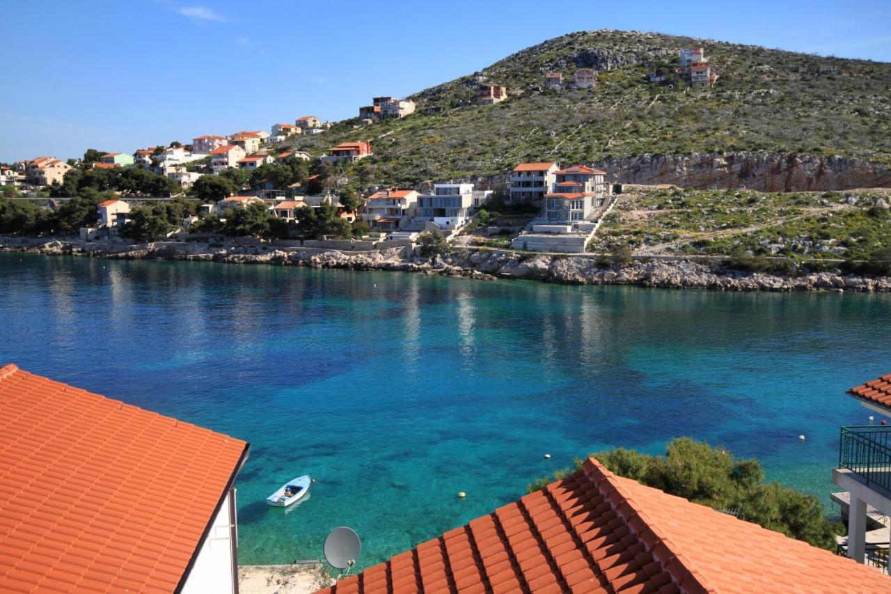 Apartments By The Sea Bilo, Primosten - 4191 Экстерьер фото
