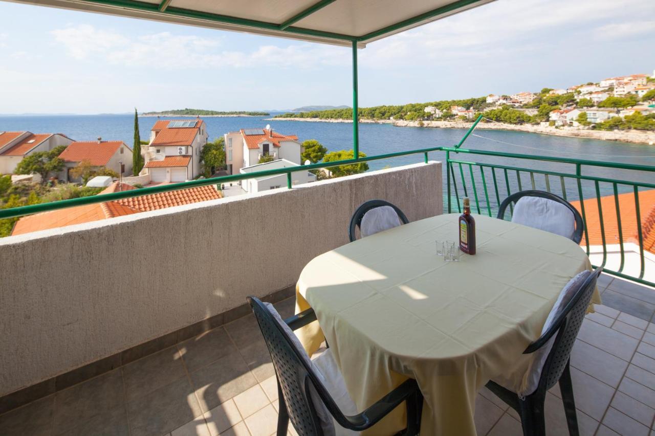 Apartments By The Sea Bilo, Primosten - 4191 Экстерьер фото